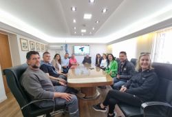 EL BLOQUE OFICIALISTA CONVOCÓ A REUNÍÓN DE PARTES