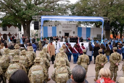 EXTRACTO DE POSTALES DEL ACTO Y DESFILE DEL 25 DE MAYO.