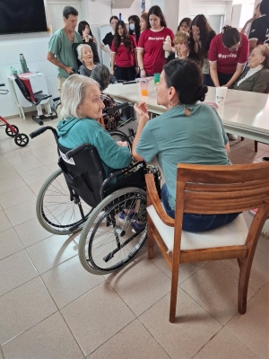 ALUMNOS DE NIVEL MEDIO, COMPARTEN VIVENCIAS CON PERSONAS MAYORES