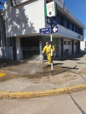 DESINFECCIÓN DIARIA DE LOS LUGARES CON CONCURRENCIA MASIVA.