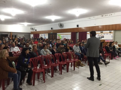REUNIÓN POR ESCRITURACIÓN. BARRIO 208 VIVIENDAS.