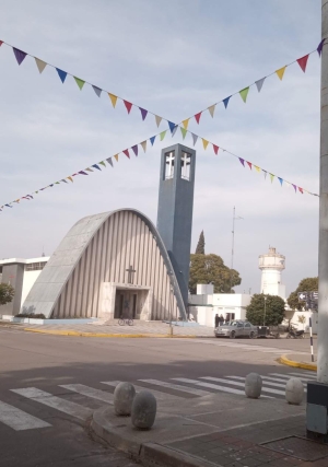 HOY COMENZAMOS A VESTIR DE FIESTA NUESTRA CIUDAD