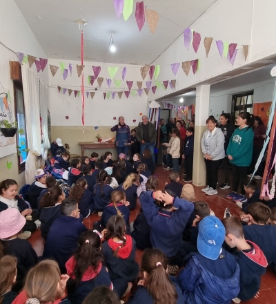 FORESTACIÓN CON AUTÓCTONOS EN ESCUELA "CONRADO VILLEGAS"