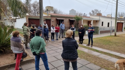 EN DIÁLOGO CON LOS VECINOS.