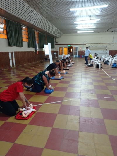 CAPACITACIÓN R.C.P. PARA PERSONAL DE PISCINAS.