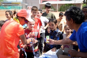 ¡CHICOS Y PAPIS, HOY COMIENZAN LAS CLASES DE TENIS INCLUSIVO!