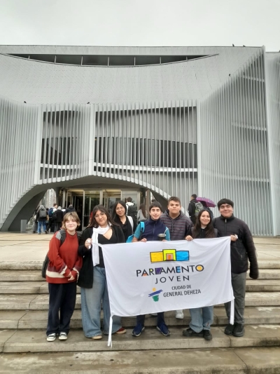 INTEGRANTES DEL PARLAMENTO JOVEN DE GENERAL DEHEZA PARTICIPAN DE UNA JORNADA EN LA LEGISLATURA DE CÓRDOBA
