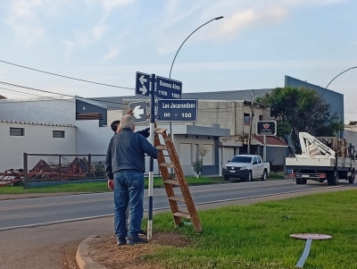 CALLE LOS JACARANDAES CAMBIÓ A SENTIDO ÚNICO