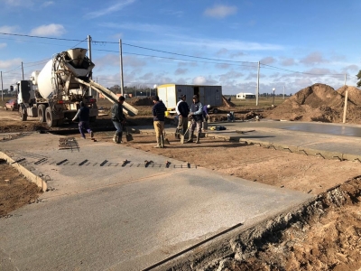 CONTINÚA LA PAVIMENTACIÓN EN LA OBRA DE ENLACE.