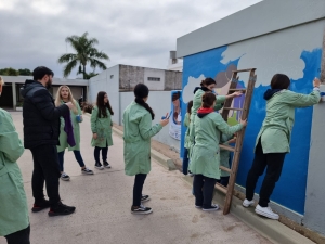 NUEVO MURAL EN EL INGRESO AL HOSPITAL DE LA COMUNIDAD.