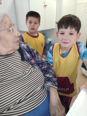 LOS NIÑOS Y LOS ADULTOS MAYORES.